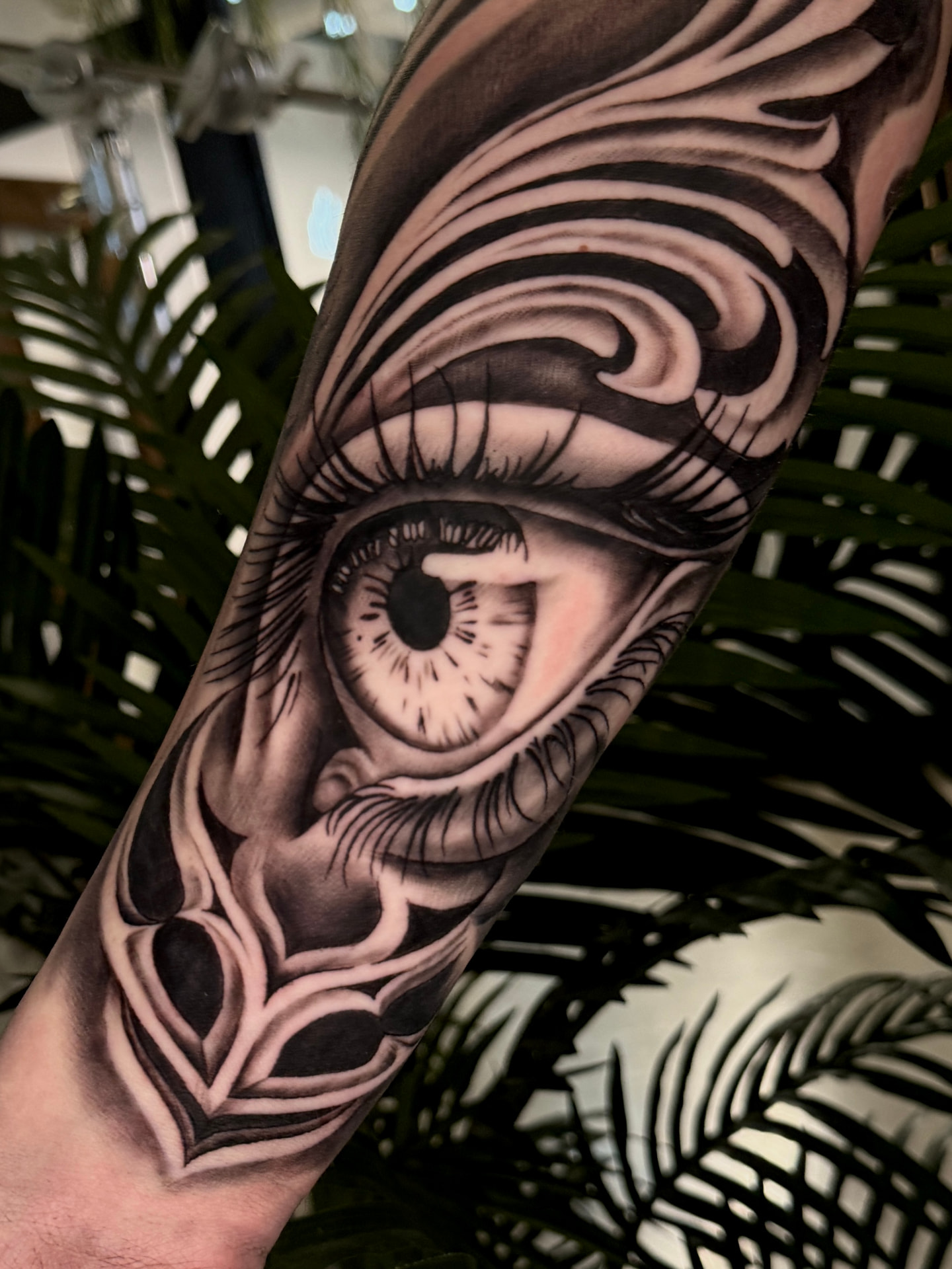 Black & grey eye forearm