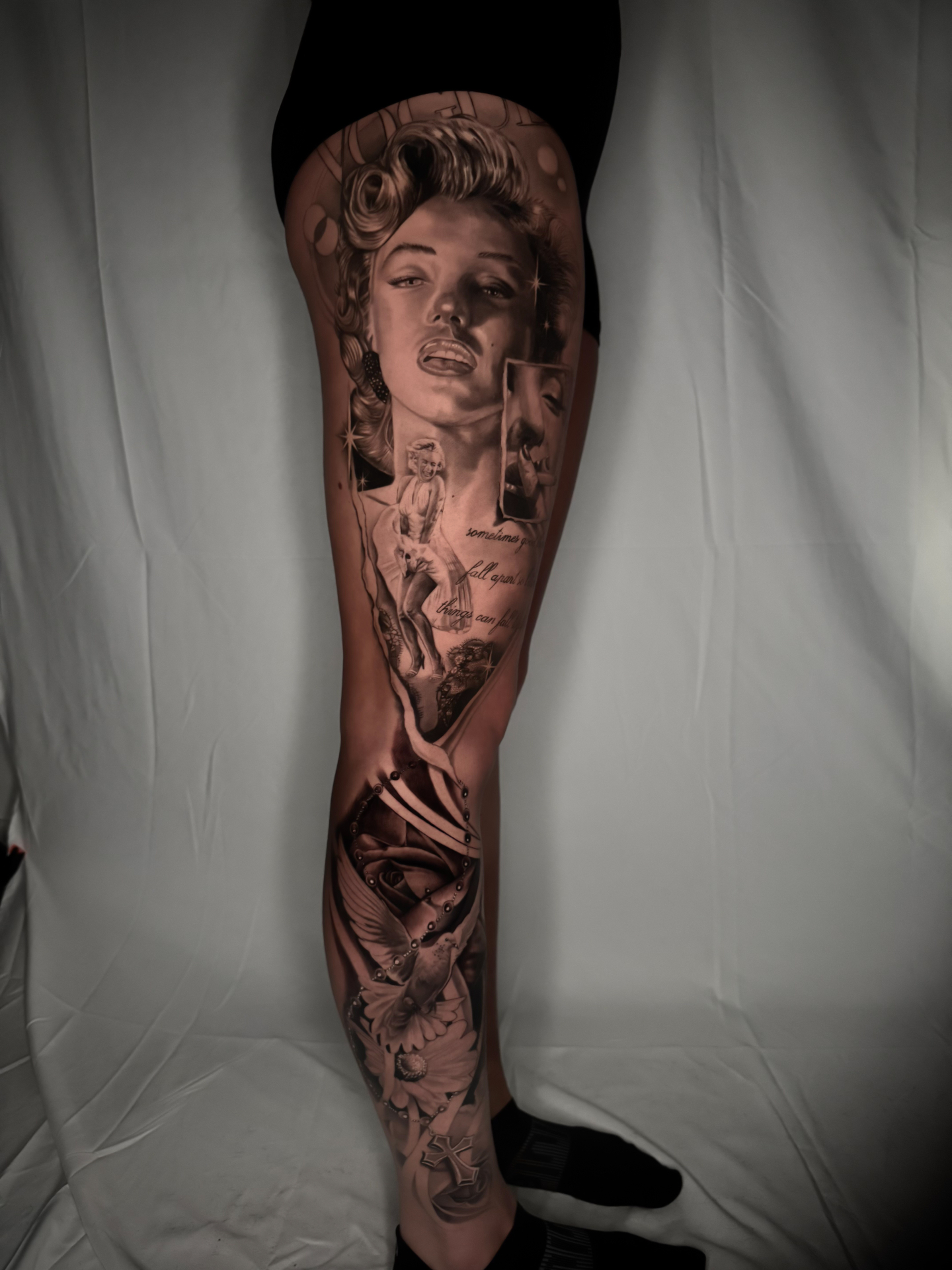 Marilyn composition — full leg